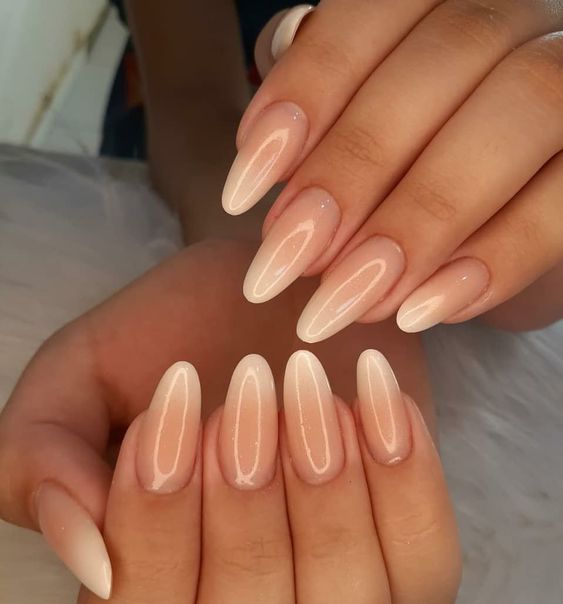 Ideia de unhas amendoadas ombre