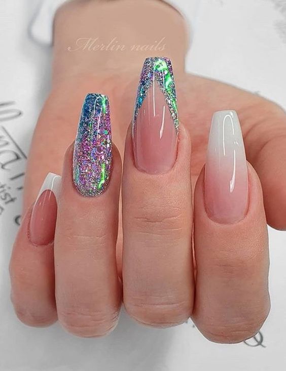 Foto de unhas longas de gel