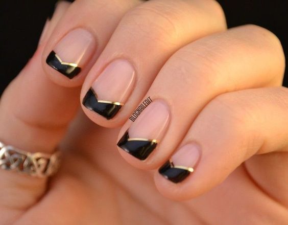 simples unhas francesinhas decoradas pretas com dourado
