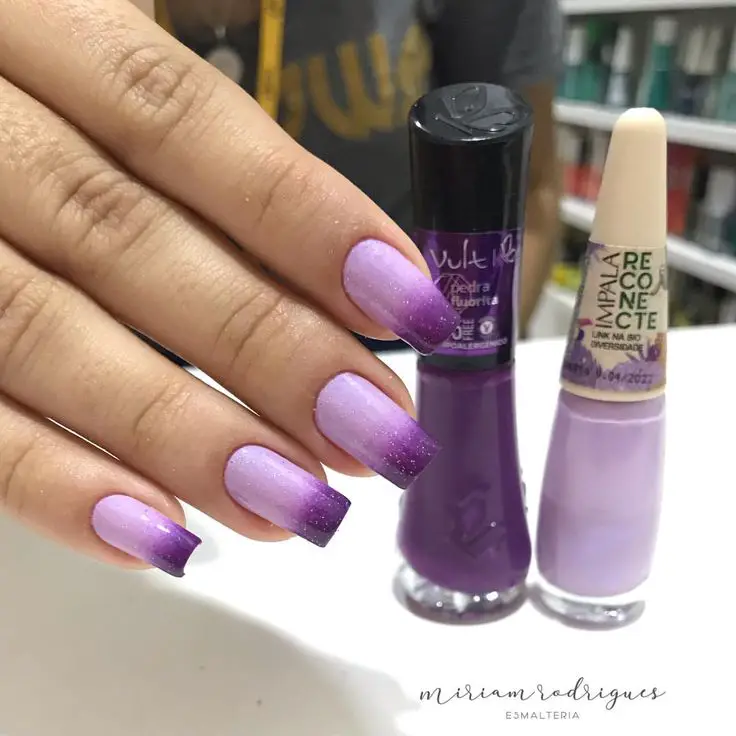 Inspiração de esmaltação ombre em tons de roxo