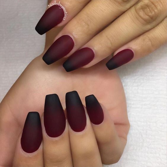 Inspiração de nails vermelhas com preto foscas