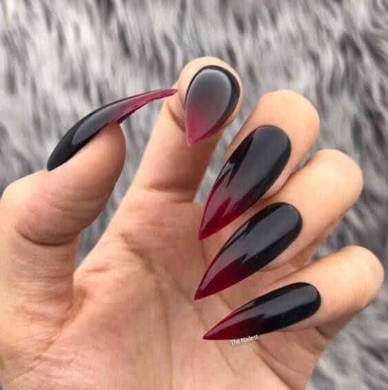 Unhas stiletto pretas com vermelho