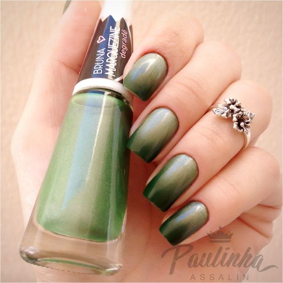 Imagem de unhas degrade verde decoradas