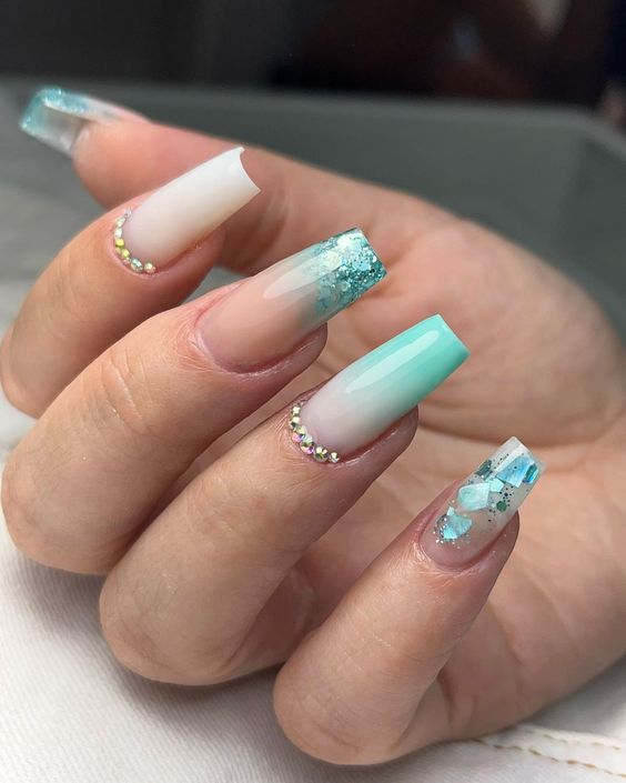 Inspiração de unhas em gel azuis