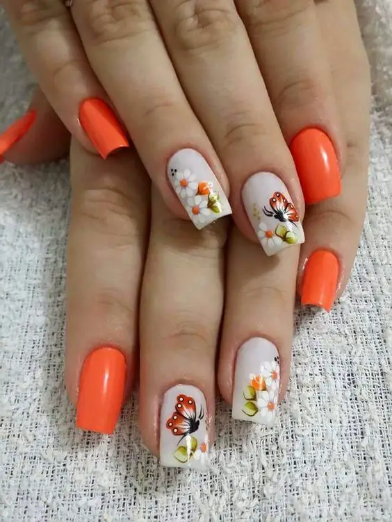 Exemplo de esmaltação com borboletas e flores laranjas