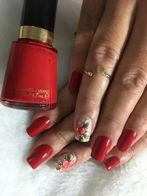 lindas unhas decoradas vermelhas delicadas com flores