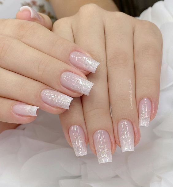 unhas elegantes para mulheres no casamento civil