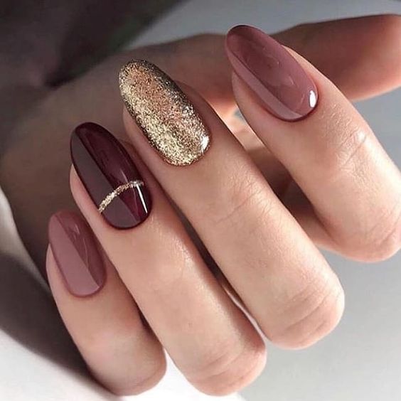 unhas marrom e dourado para madrinhas