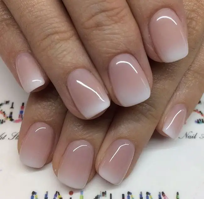 unhas simples para noivas com efeito degradê