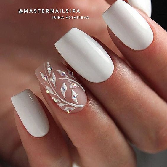 fotos de unhas simples brancas para casamento