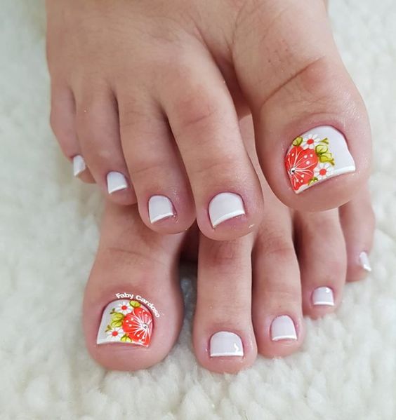 unhas decoradas dos pés com flores lindas