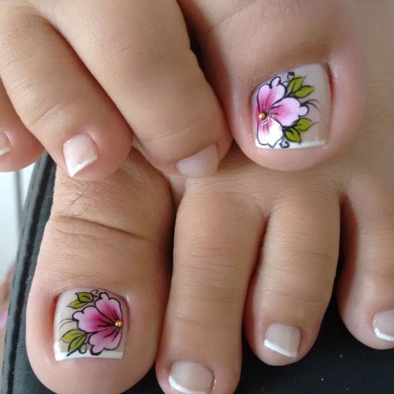 unhas dos pés decoradas com adesivos de flores