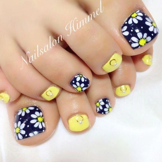 dicas de flores nas unhas decoradas dos pés