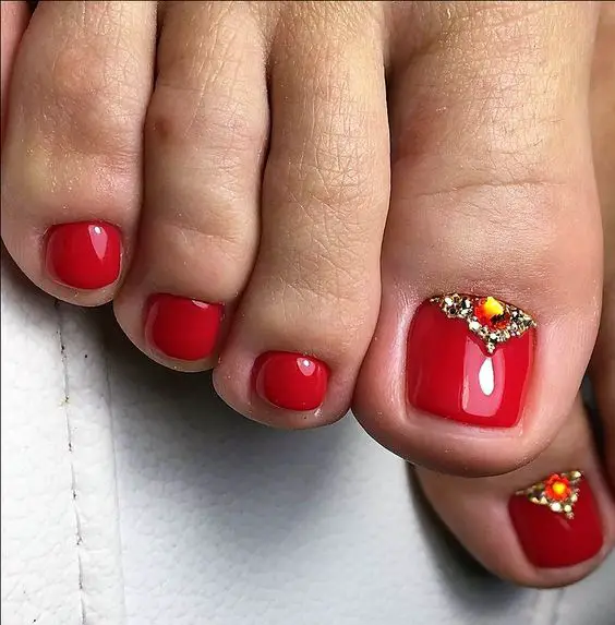 esmaltação em unhas dos pés decoradas