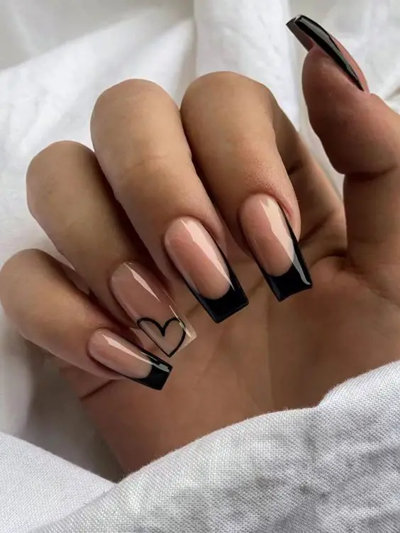 unhas pretas para convidadas no formato coffin