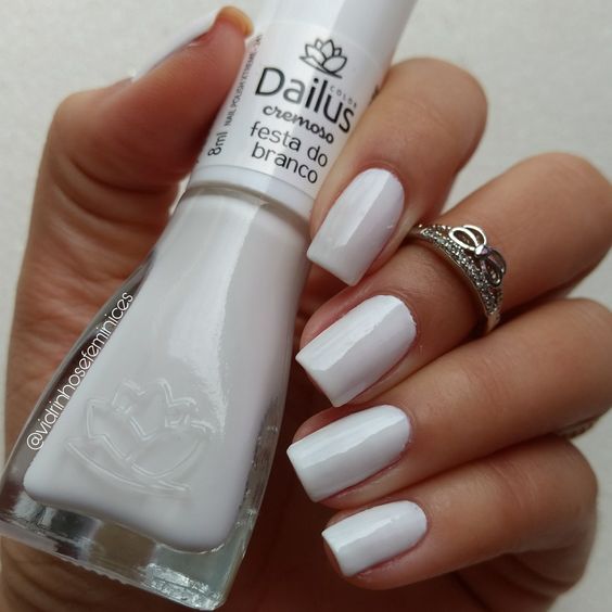 tipos de esmaltes para pintar a unhas de branco