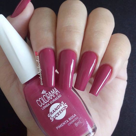 unhas rosas com esmalte pimenta rosa