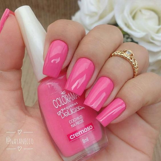 unhas simples pintadas com esmalte rosa