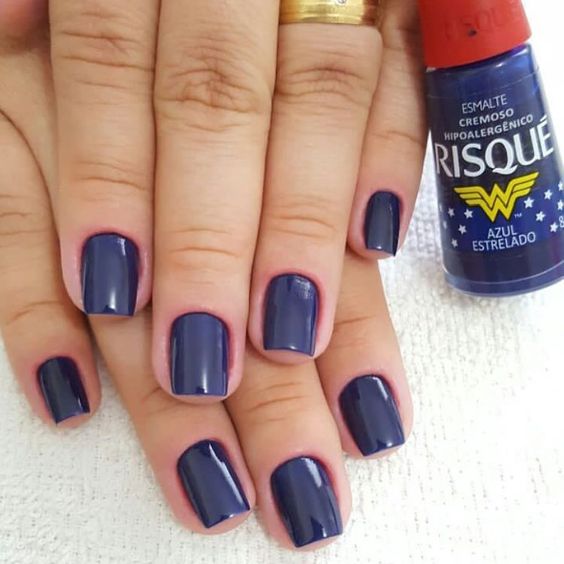 dica de unha decorada simples com esmalte azul