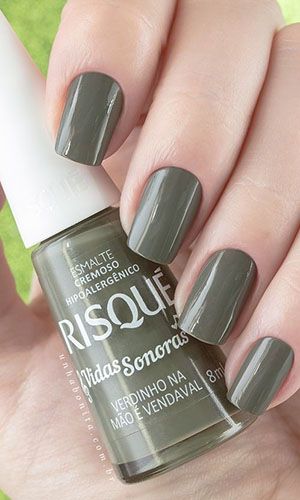 unhas simples com esmaltação verde