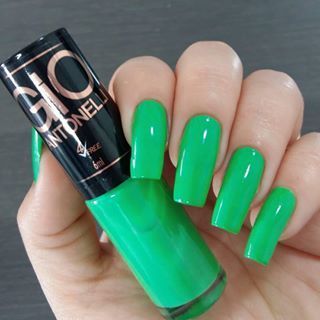 tipo de unhas pintadas com verde vívido