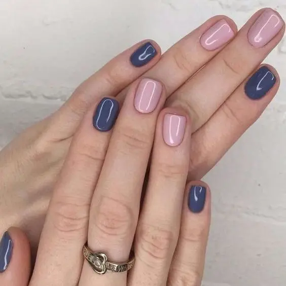 unhas candy color simples em tons azul e rosa