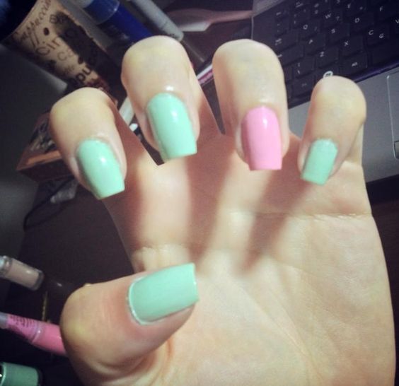 unhas verde e rosa simples candy color