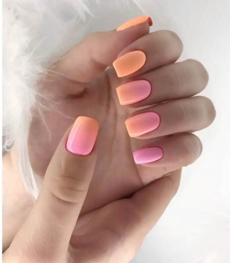 exemplo de unhas candy color com degradê lindo