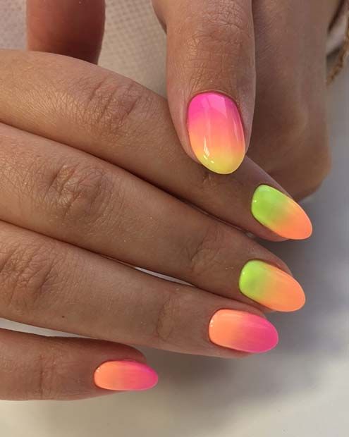 degradê em unhas coloridas com esmalte neon
