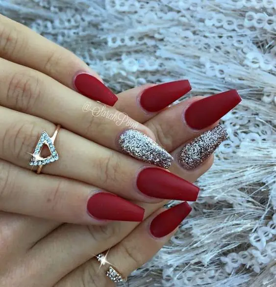 unhas com brilhos para o natal