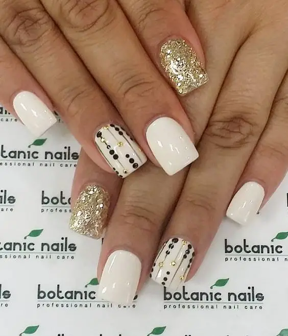 tipos de unhas branco e dourado para o natal