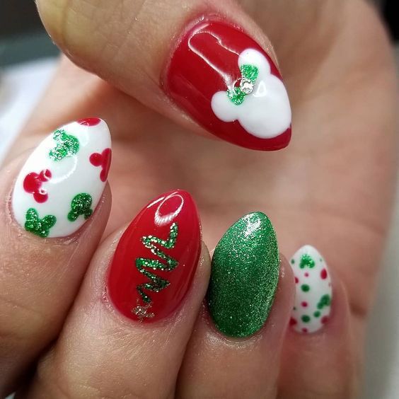 unhas tricolor para o natal