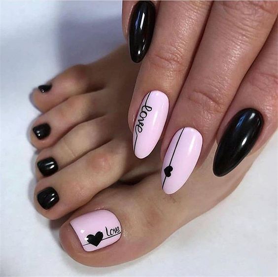 unhas do pé e da mão decoradas com a palavra love