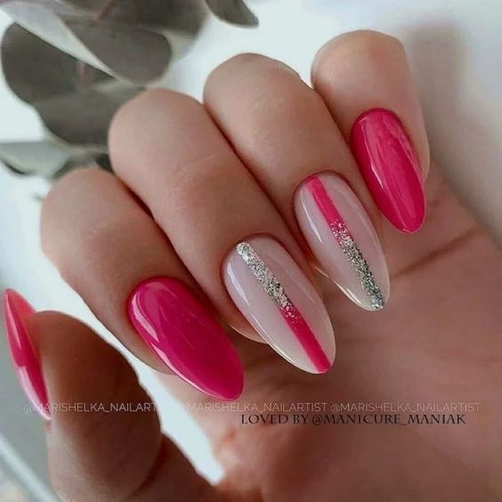 unhas cor de rosa em gel lindas com listras prateadas