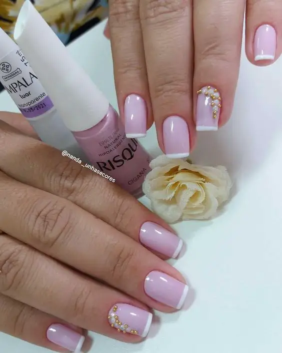 unhas de gel decoradas com francesinha clássica rosa