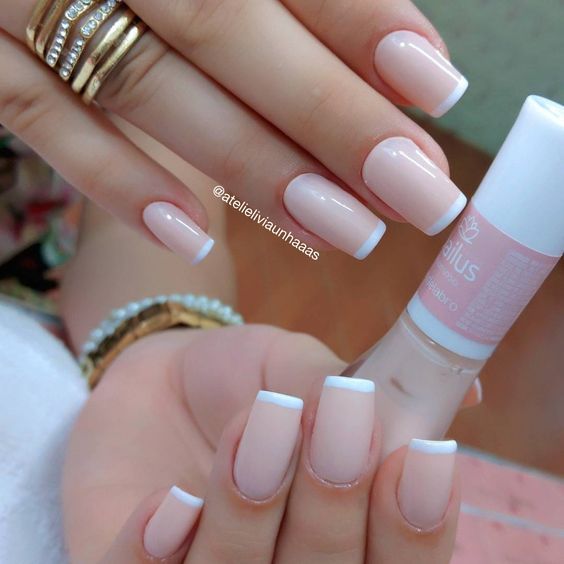 unhas de gel com francesinha simples branca