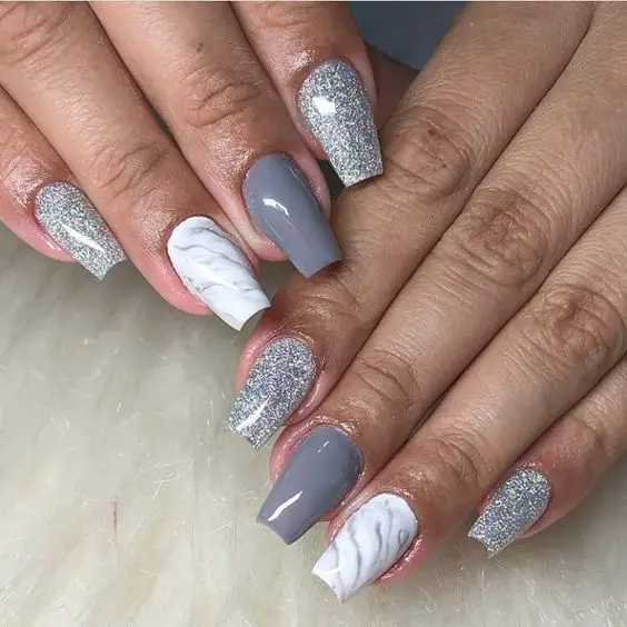 unhas de gel com formato de bailarina simples