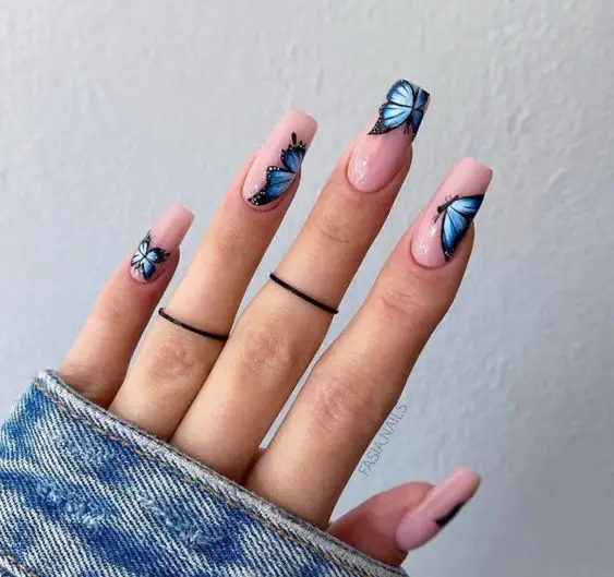 unhas esmaltadas com gel decoradas com borboletas