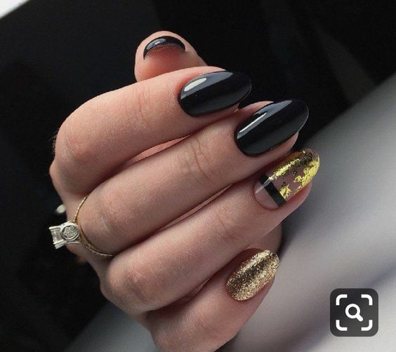 unhas em gel decoradas com folha de ouro