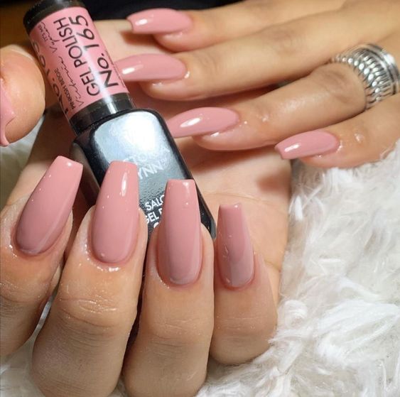 ideia de unha em gel rosa nude simples