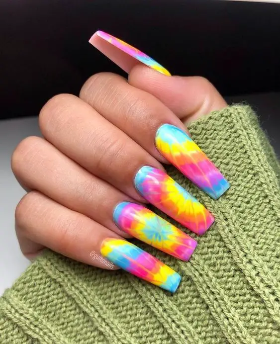 unhas acrílicas bonitas com cores vivas 