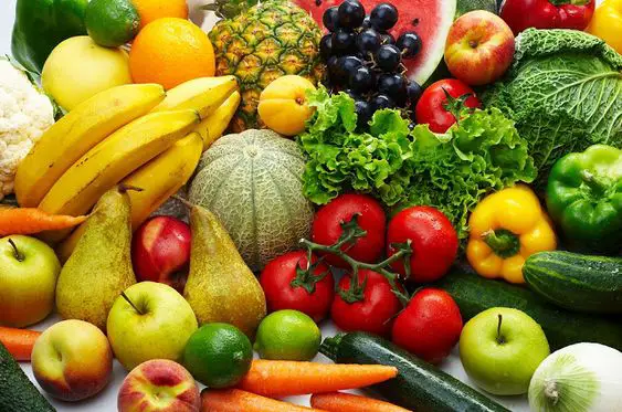 frutas e verduras diversas para uma dieta balanceada