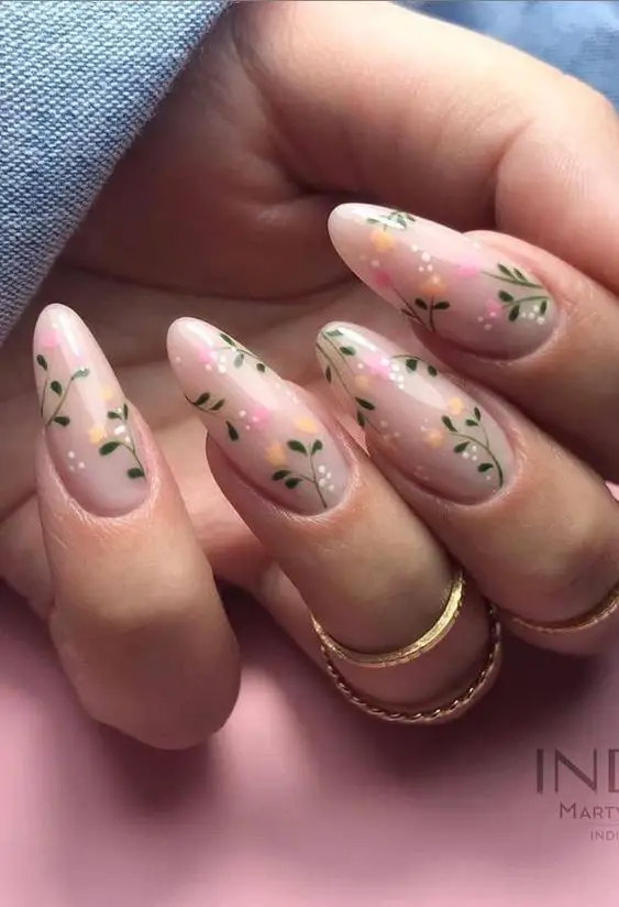 unhas com desenhos de flores