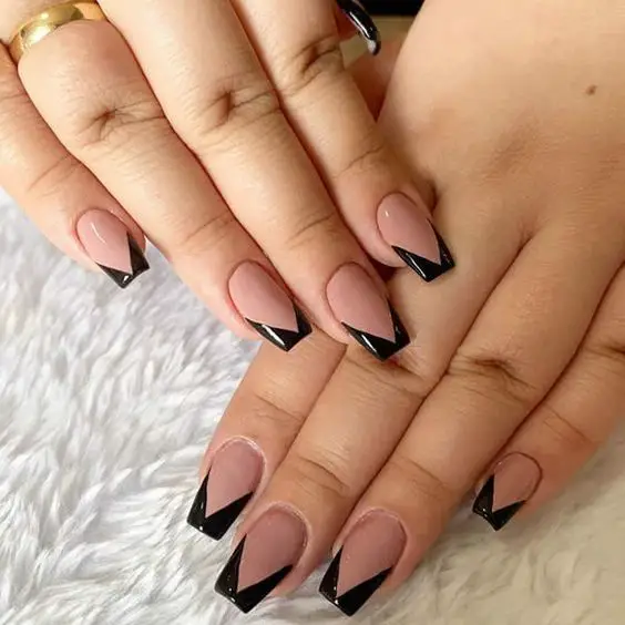 unhas pretas simples decoradas com francesinha 2021