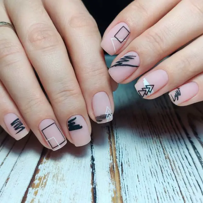 unhas decoradas 2021 com desenhos de estampas pretos