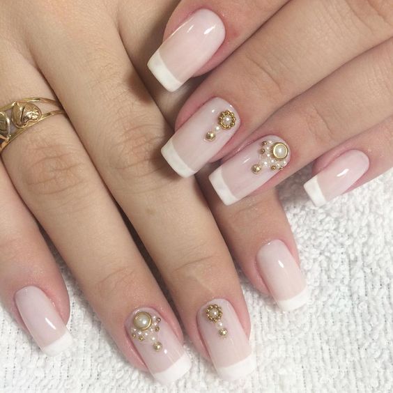 fotos lindas de diversos modelos de unhas com francesinha de 2021