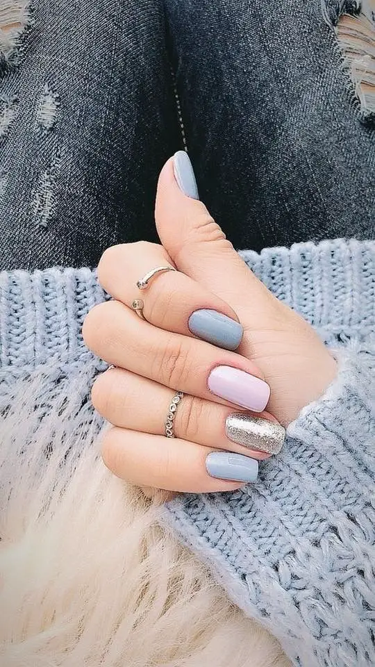 unhas para o inverno pintadas com esmaltes claros