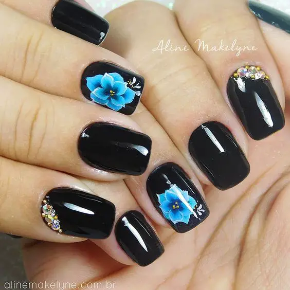 unhas decoradas 2021 com pedras simples e pequenas