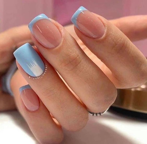 Unhas curtas bonitas com esmaltes claros