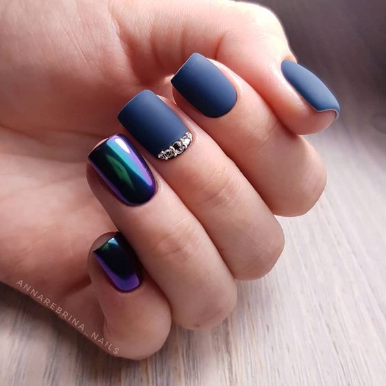 modelo de unhas curtas decoradas 2021 roxas